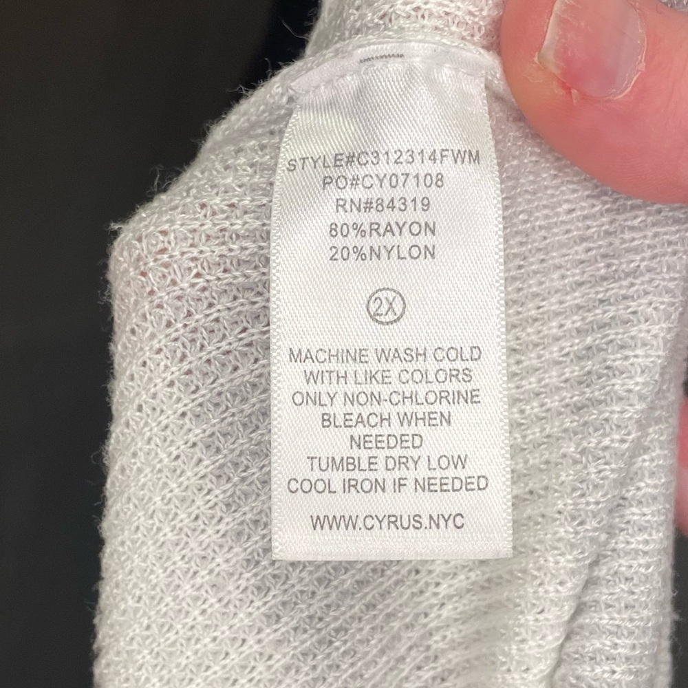 Cyrus Classic White and Grey Knit Sweater - Picture 5 of 5